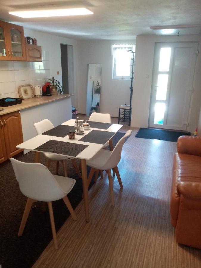 Podkrovni Apartman Tereza Apartamento Rumburk Exterior foto